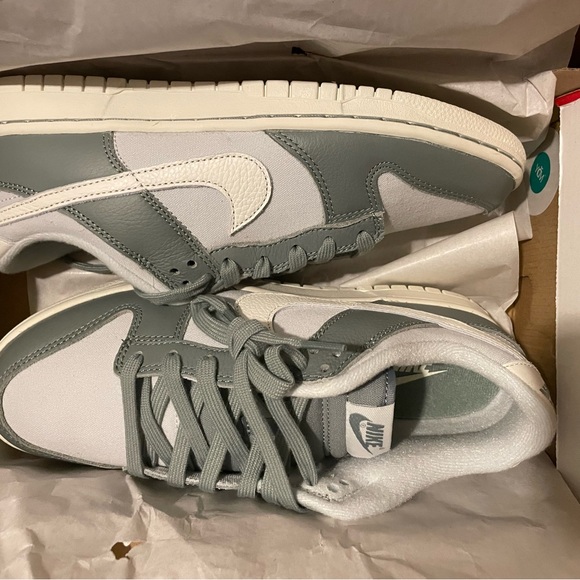 BRAND NEW NIKE DUNK LOW - Picture 4 of 6